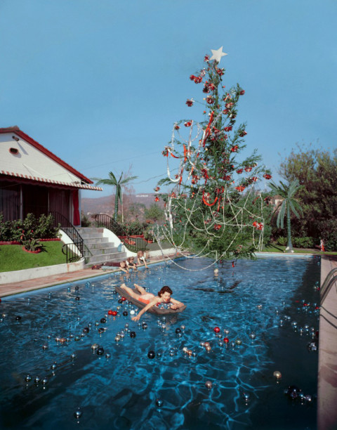 slim-aarons-rita-and-christmas-tree-ca-1955